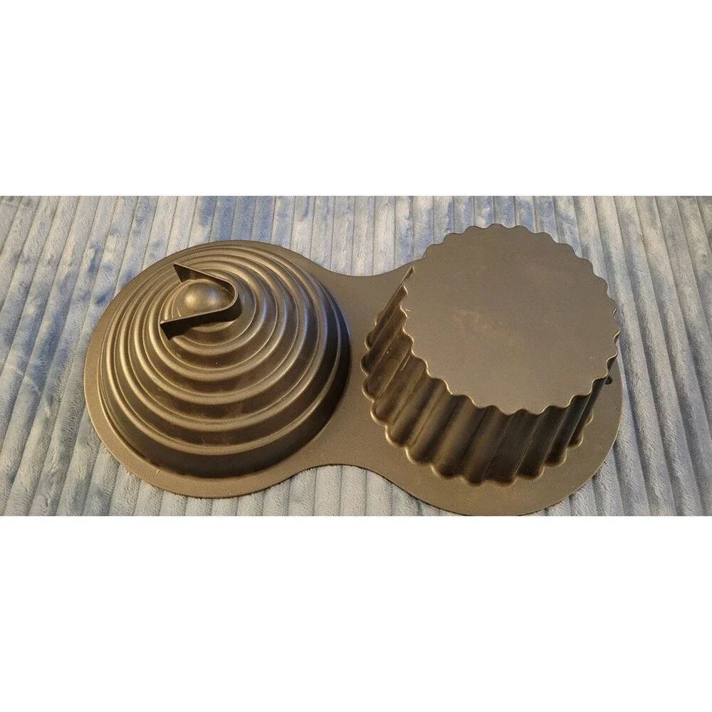 Wilton Giant Cupcake Cake Mold